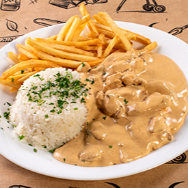 Strogonoff de 160g de Filé de Frango em cubos + Arroz branco soltinho + Fritas palito. Não enviamos talheres de plásticos. Caso queira os outros itens, adicionar nos complementos.