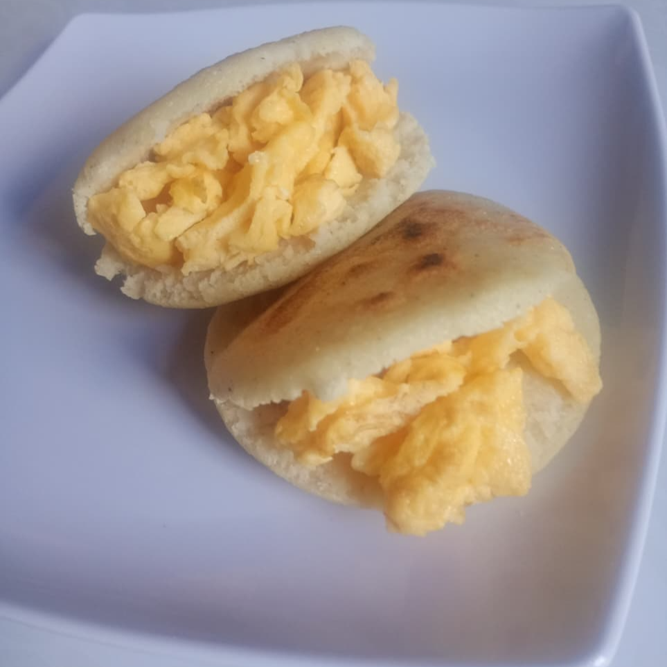 2 Arepa Rellenas Huevo Perico