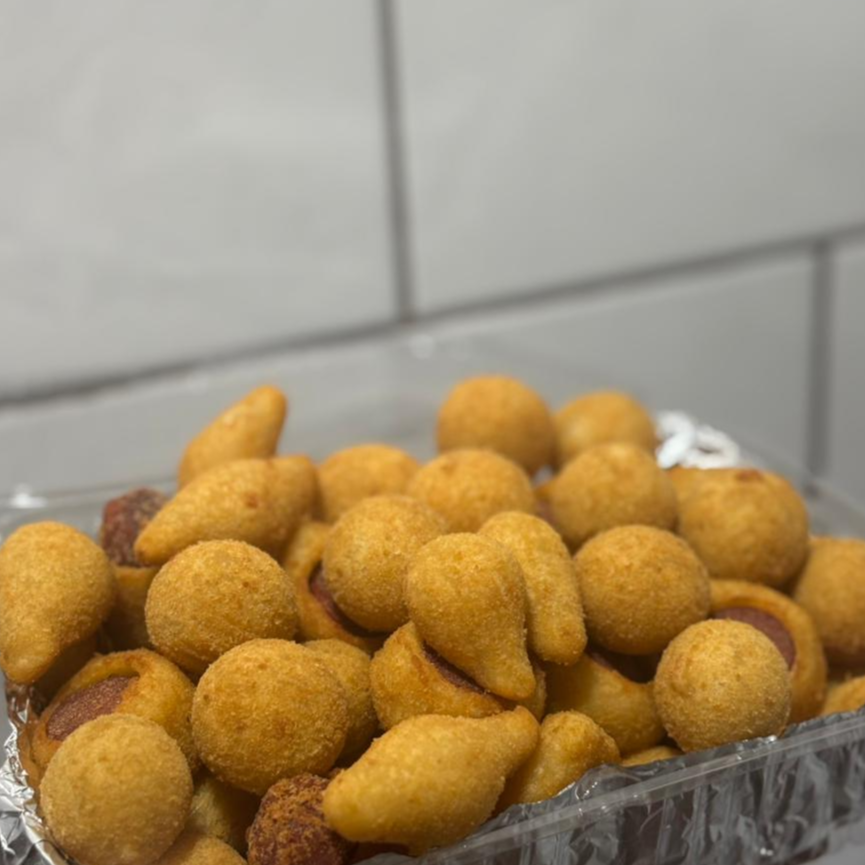 coxinha de frango \ frango com catupiry, queijo c\ presunto, bolinha de queijo, queijo com alho, salsicha, calabresa com queijo