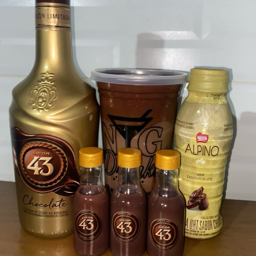 Dose 700 licor 43 com alpino e gelo