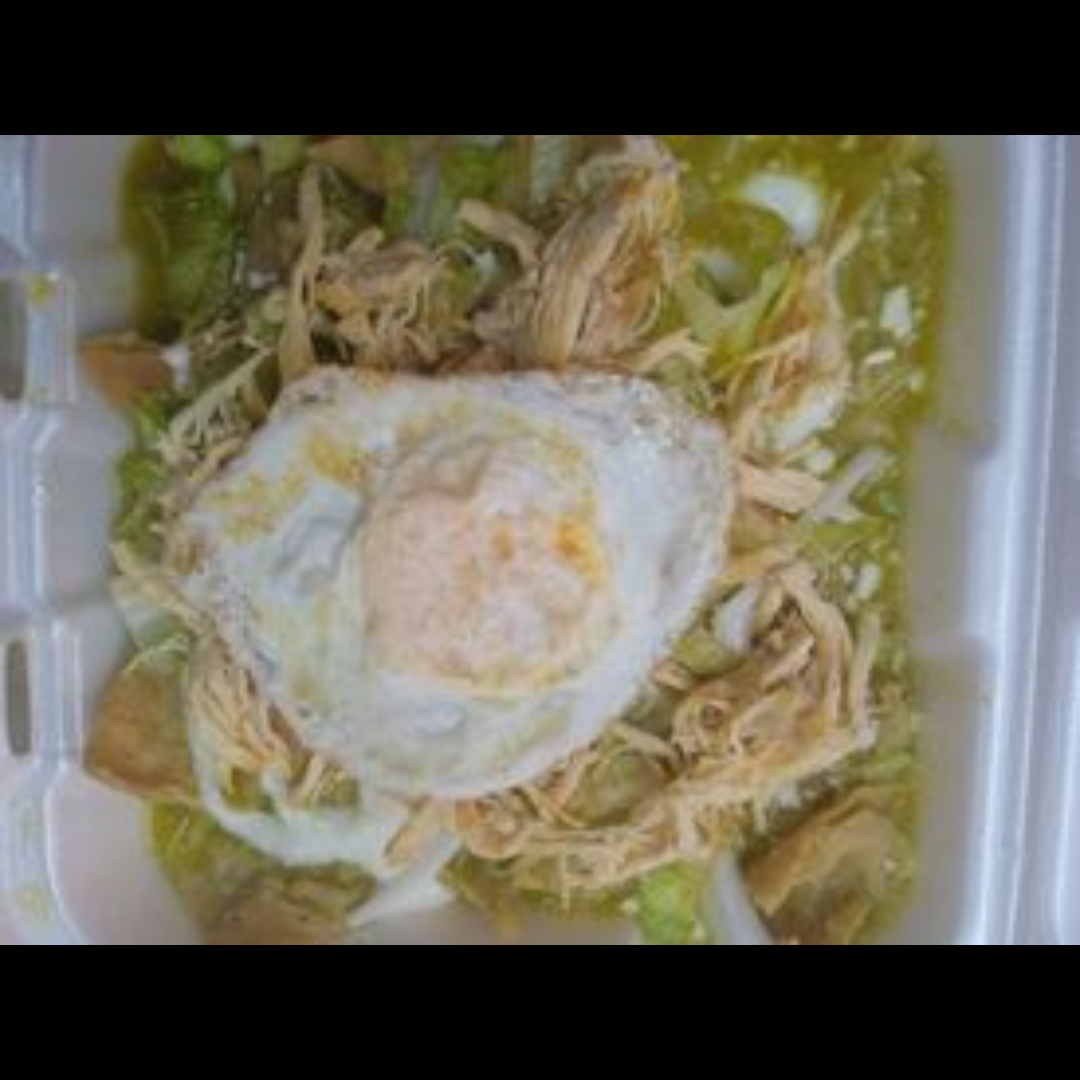 Chilaquiles Completos con Pollo.