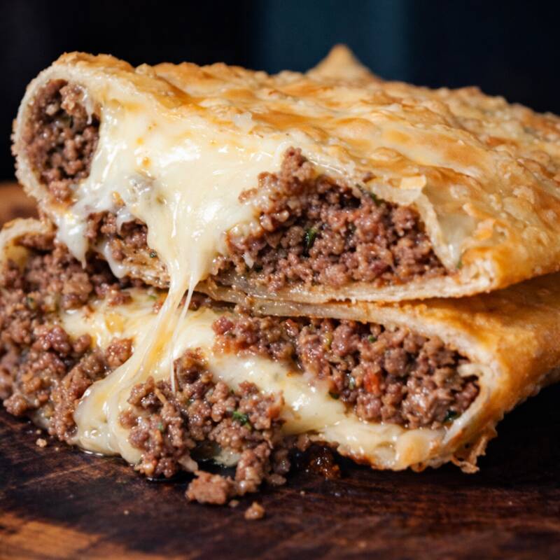CARNE, TOMATE E QUEIJO