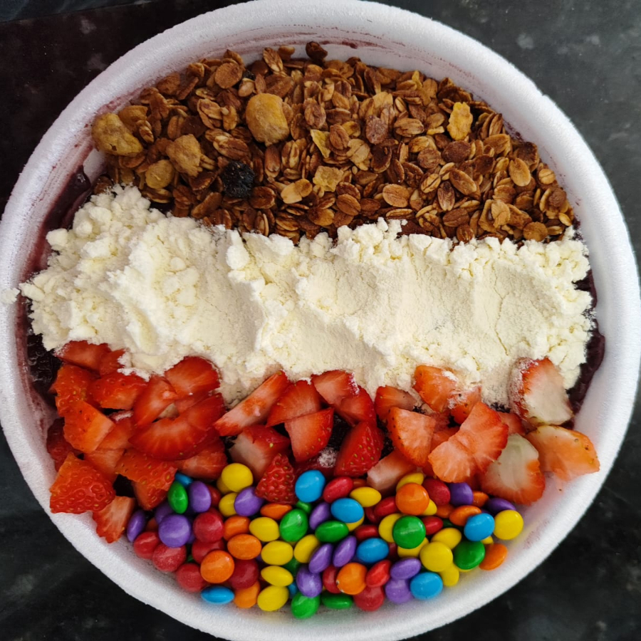 Açaí Premium enviado na embalagem térmica. Todos nosso produtos vão com os complementos enviados a parte (Experiencia Unica). Foto meramente ilustrativa (Altera conforme sua escolha dos complementos)