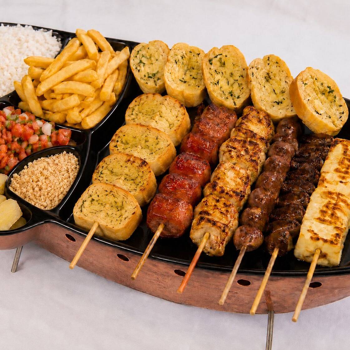 ACOMPANHA (arroz-vinagrete-batata frita-farofa-mandioca )6 espetos