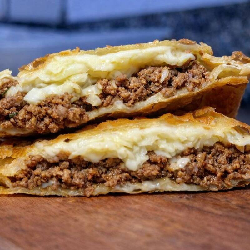 Carne moída e queijo mussarela