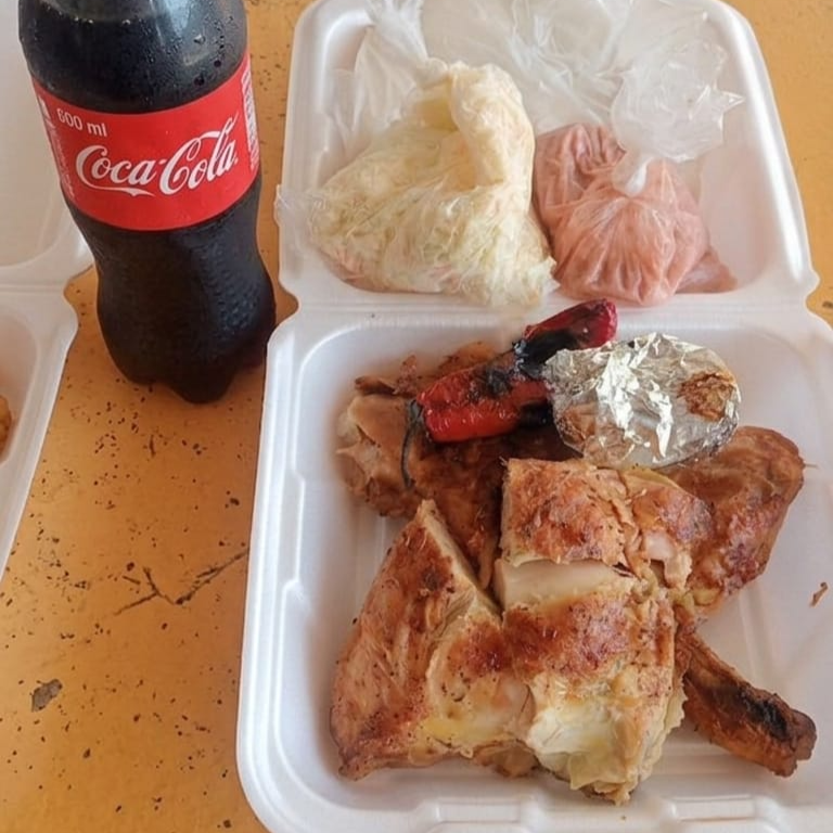 1/2 Pollo Asado +1 Coca Cola 600ml.
