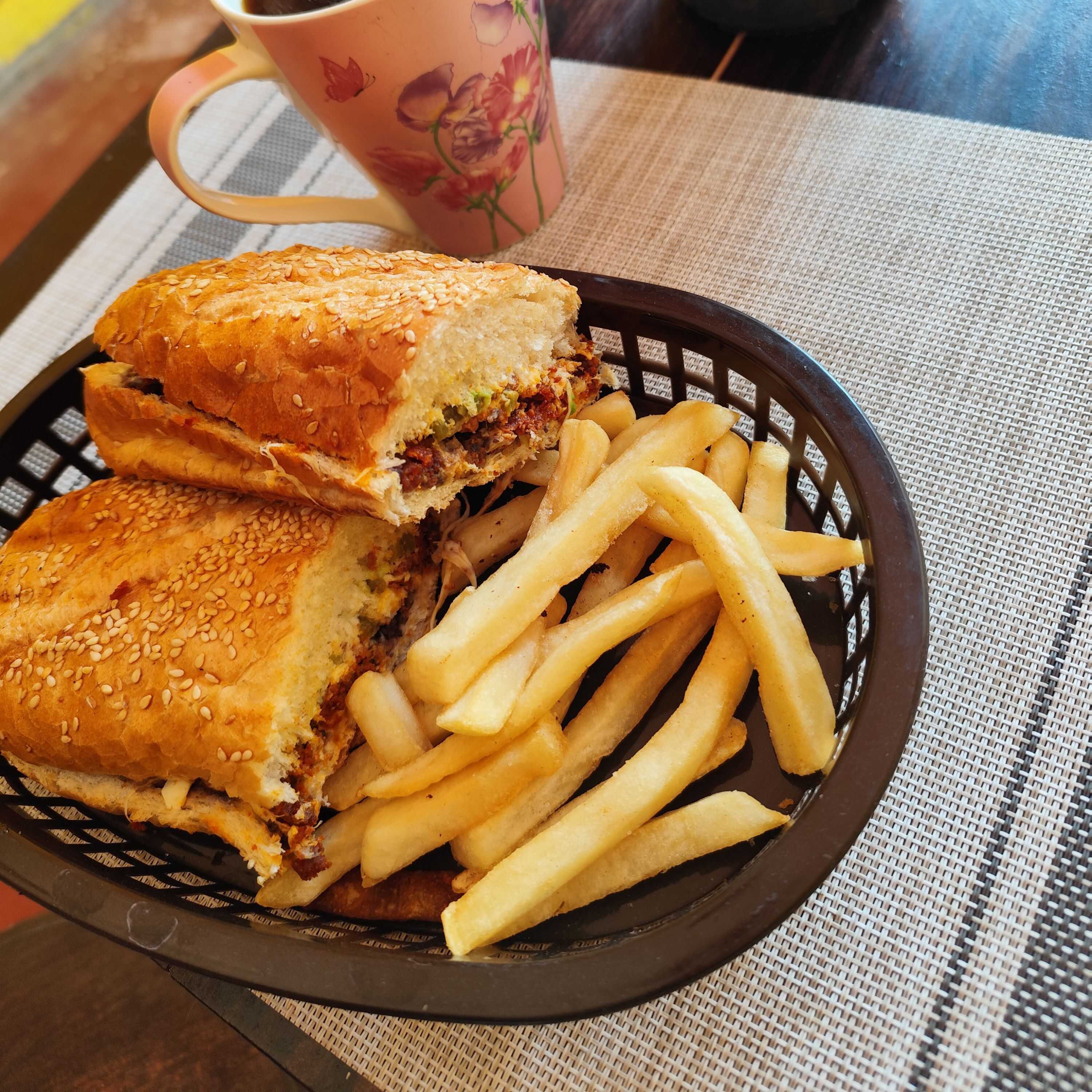 Baguette de tasajo+PAPAS ALA FRANCESA