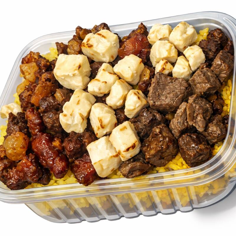 FEIJÃO MACASSAR, ARROZ, CARNE DE SOL E CHARQUE E FATIAS DE QUEIJO porção serve 1 pessoa peso entre 450 a 500 g