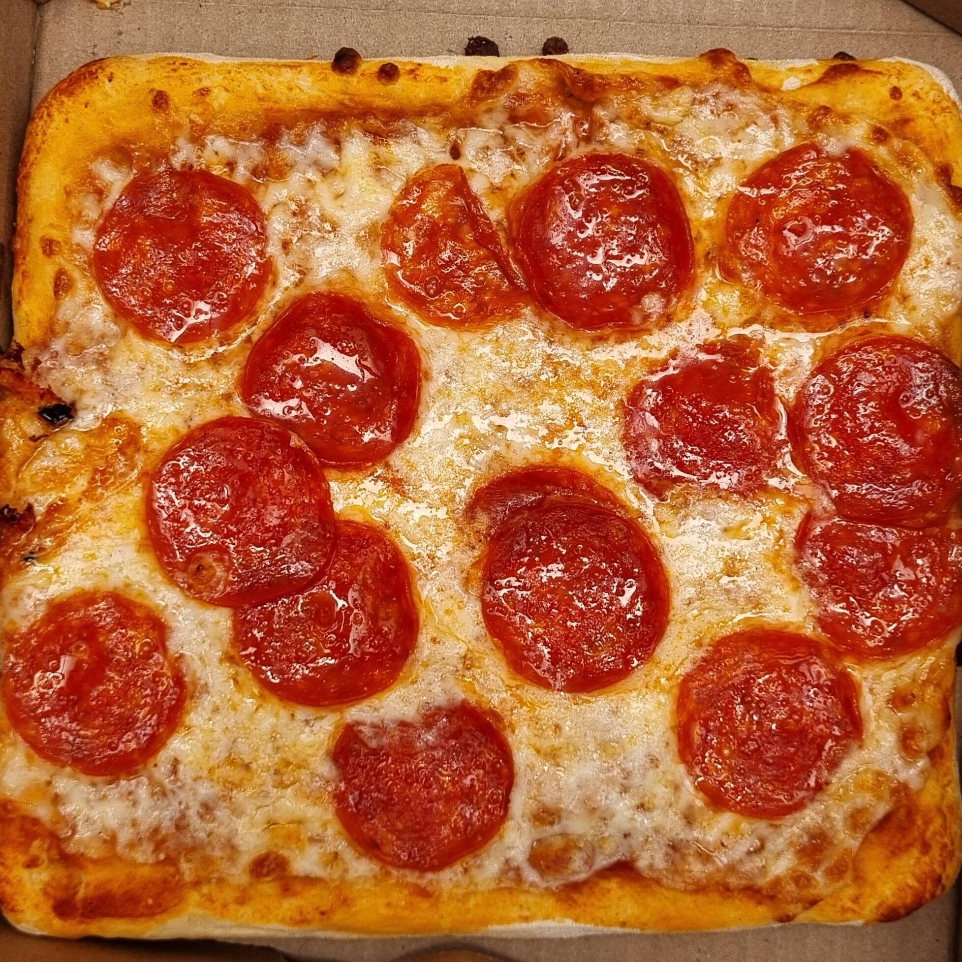 PIZZA PEPERONII
