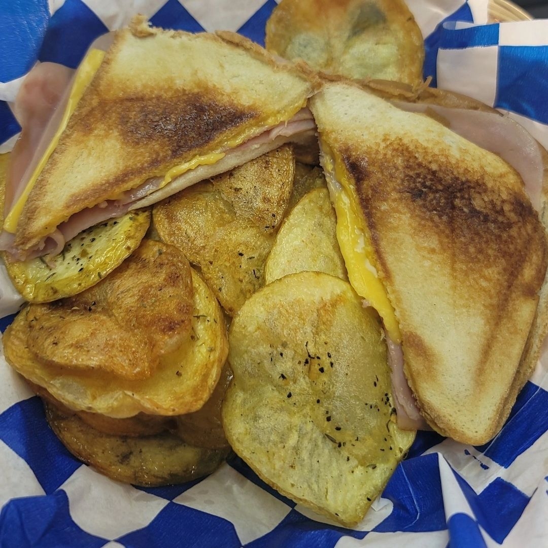 Sandwich Montecristo con Papas