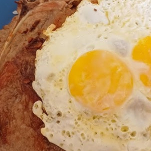 deliciso arroz caseiro, feijao, farofa,bisteca,ovo