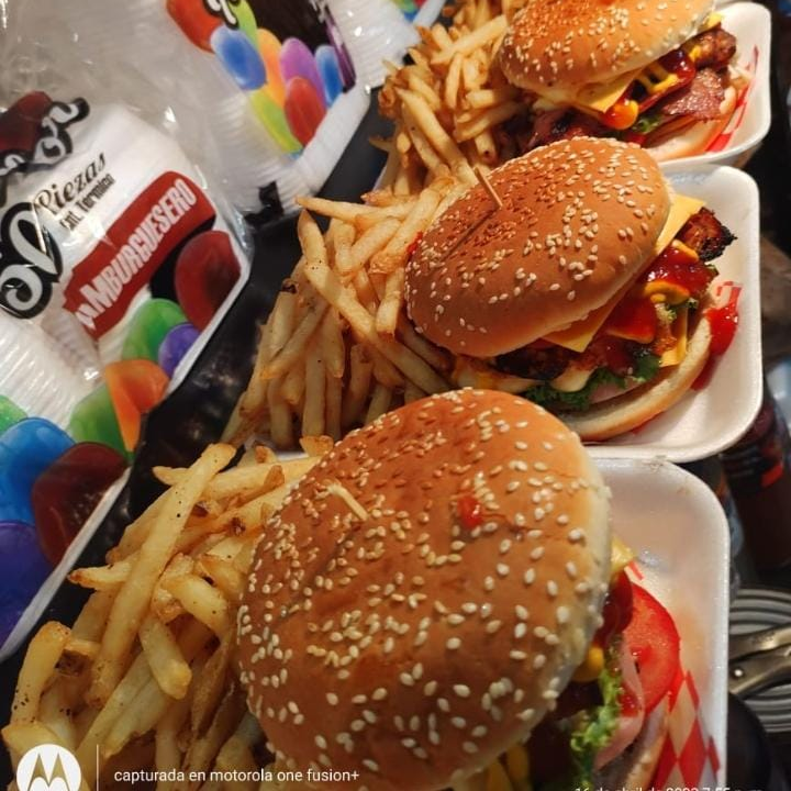 Hamburguesa con Papas a la Francesa