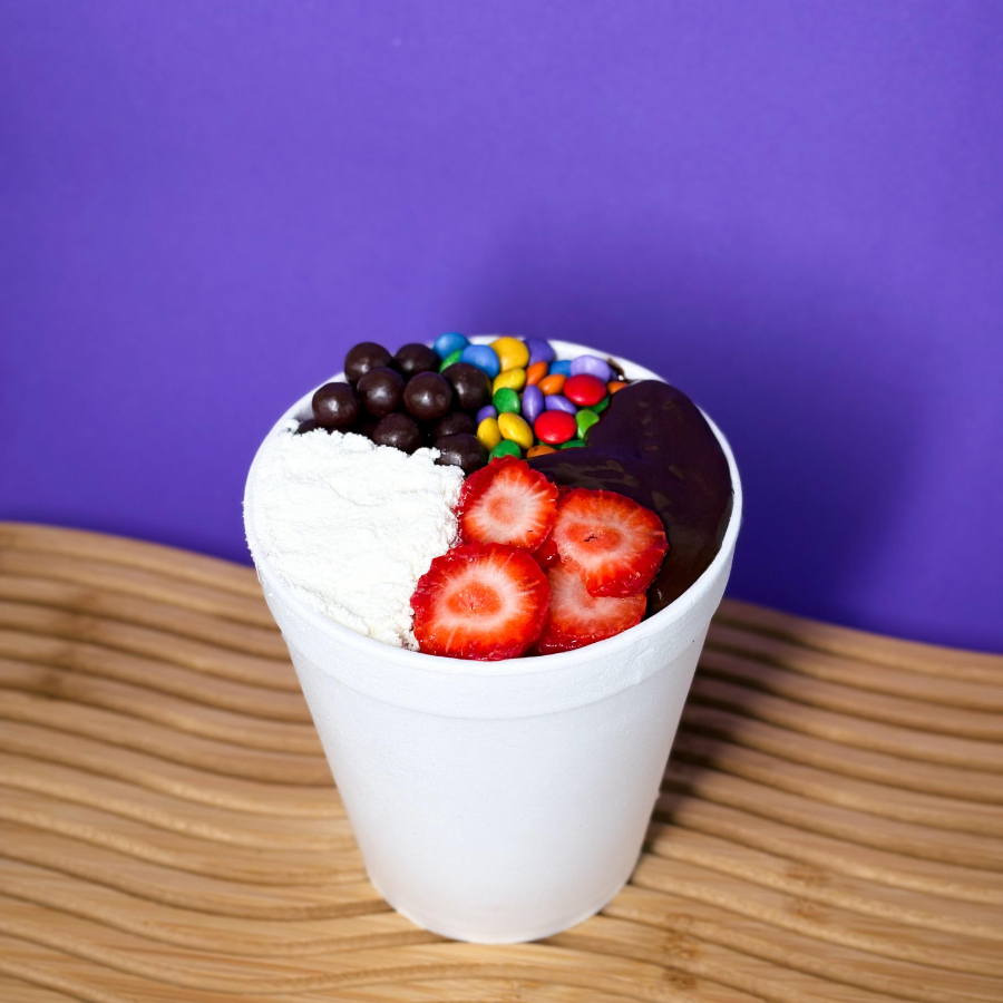 Aproveite 500ml De Açaí Cremoso, Gelado E Saboroso, E Ganhe 5 Acompanhamentos Grátis Para Montar Do Seu Jeito. Mais Sabor, Mais Cremosidade E Muito Mais Vantagem Em Cada Colherada.