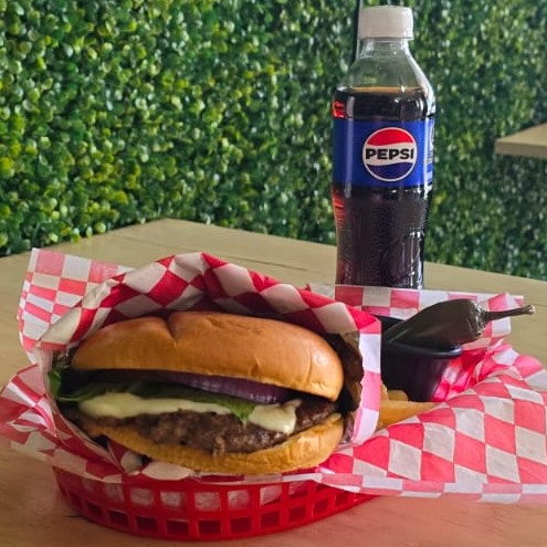 Hamburguesa Clasica, Papas o Aros y Bebida