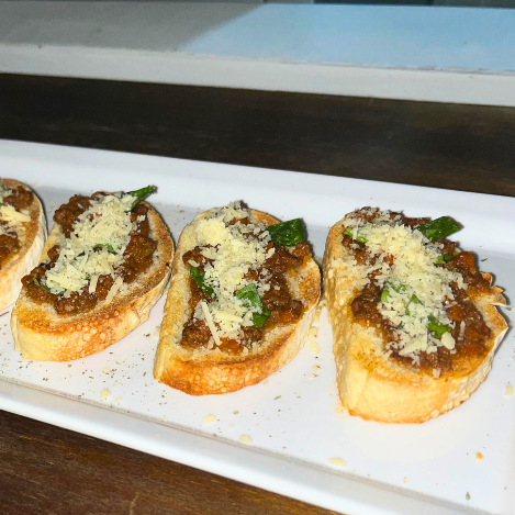 Bruchetas de Boloñesa
