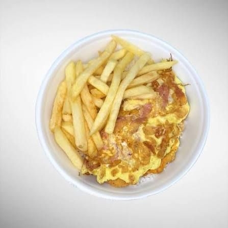 Arroz, Feijão, Omelete (Ovo, Farinha, Tomate, Cebola, Calabresa, Queijo) e Fritas