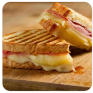 Nosso misto quente leva 2 fatias de pão de forma, queijo e presunto a vontade e não prensamos o pão, deixamos que o queijo derreta levemente e as fresas crocantes sejam marcadas como ondas nas fatias.