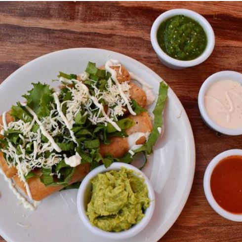 Tacos dorados de Pollo