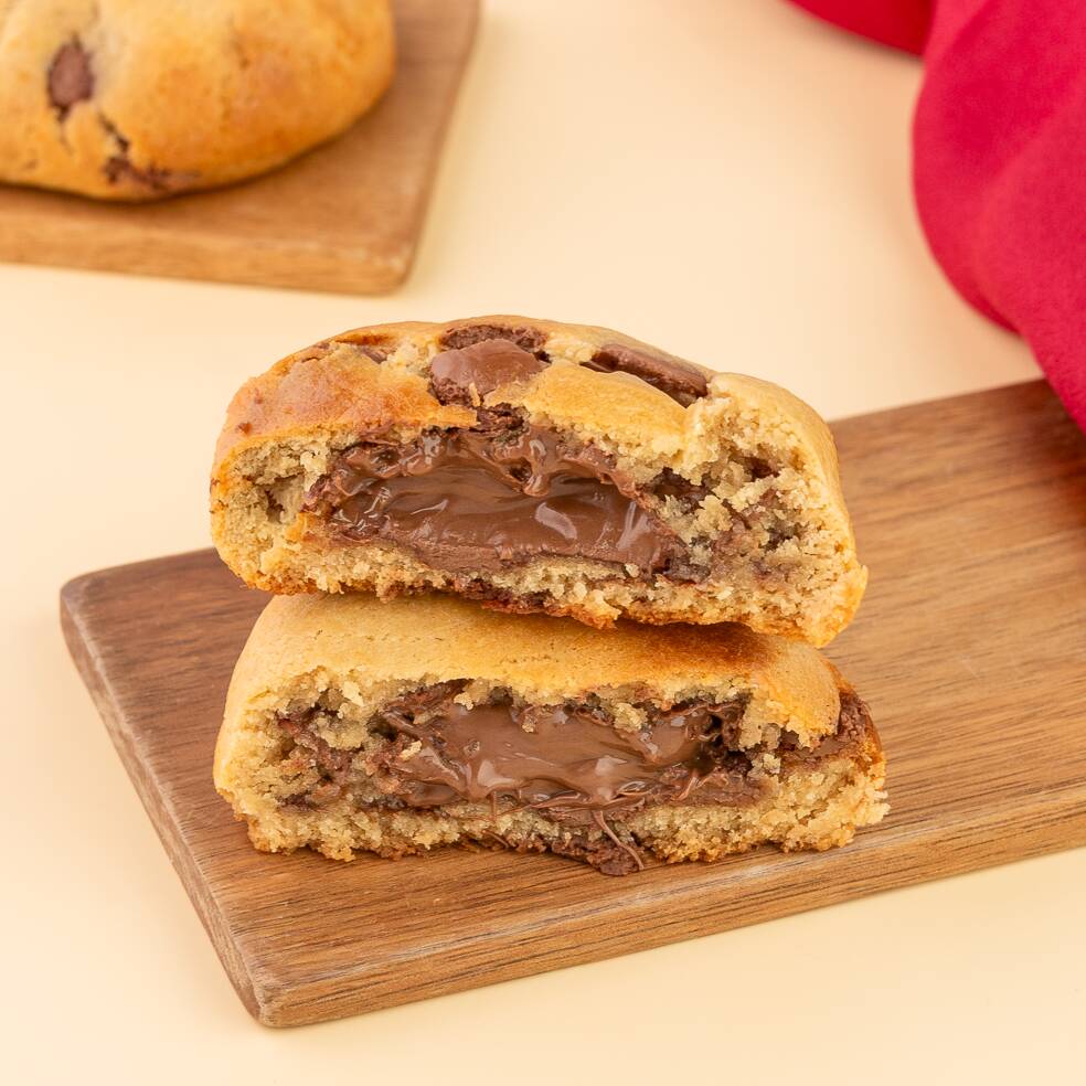 Nosso Cookie de Nutella é feito com massa tradicional, crocante por fora e macia por dentro, recheado com Nutella Original.90g
