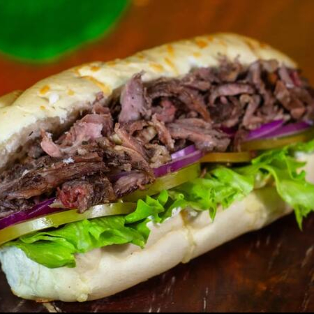 Baguete de parmesão, vinagrete, molho de alho caseiro, 300g de fraldinha grelhada ao fogo esse é o nosso churrasco grego na baguete com salada alface, cebola roxa em rodelas e tomate em rodelas N•5 Obs: esse lanche e 100% carne bovina