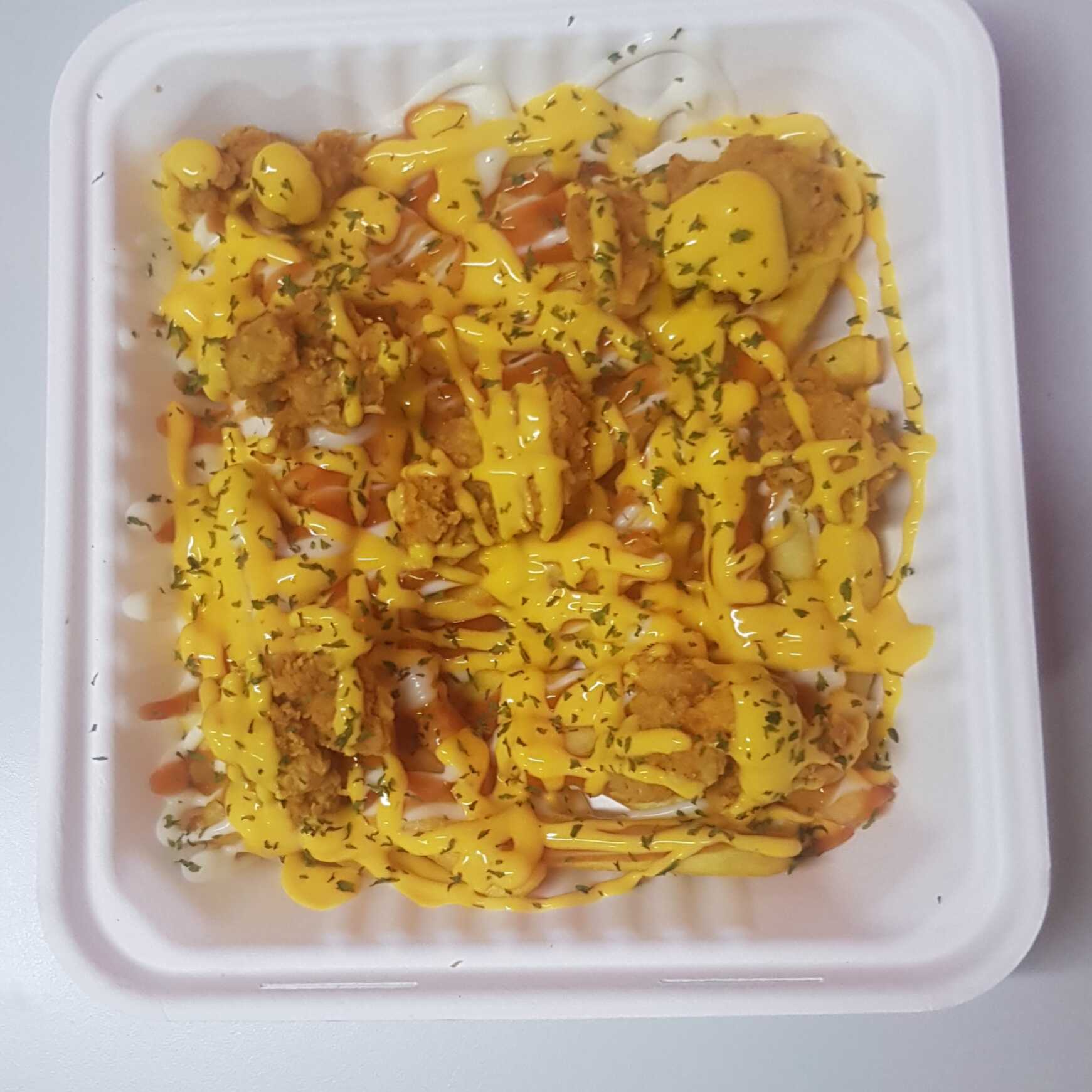 Papas con Pollo Crispy + Te Frio