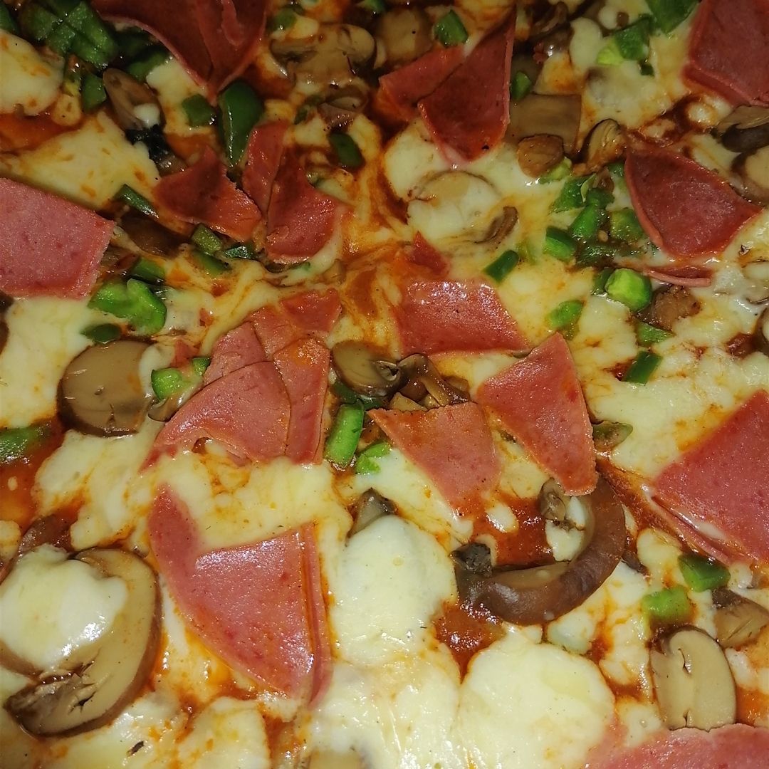 2 Pizza Grande de 3 Ingredientes a Elegir y Pan