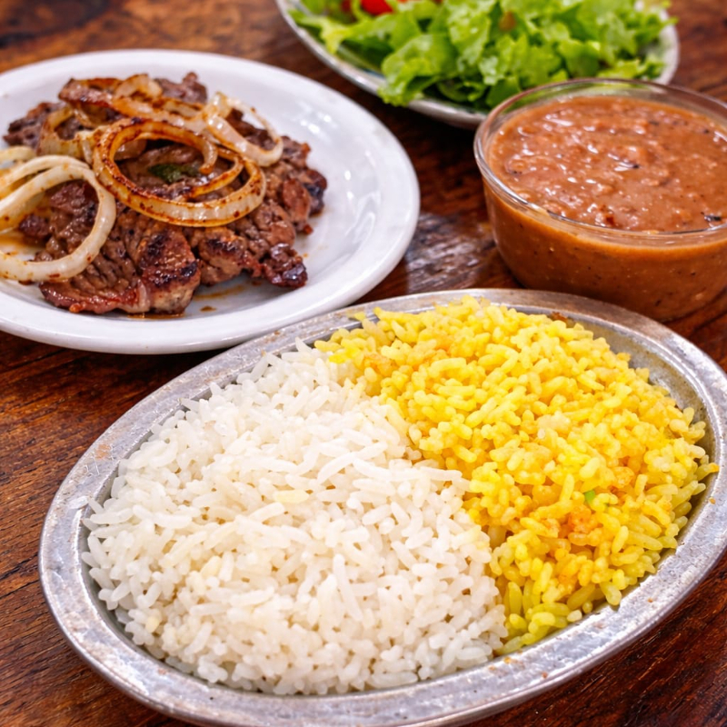 Serve até 3 pessoas: Arroz (600g), Feijão (330g) e Carne (4 pedaços ou 300g)