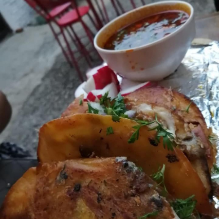 Tacos de Birria con Queso