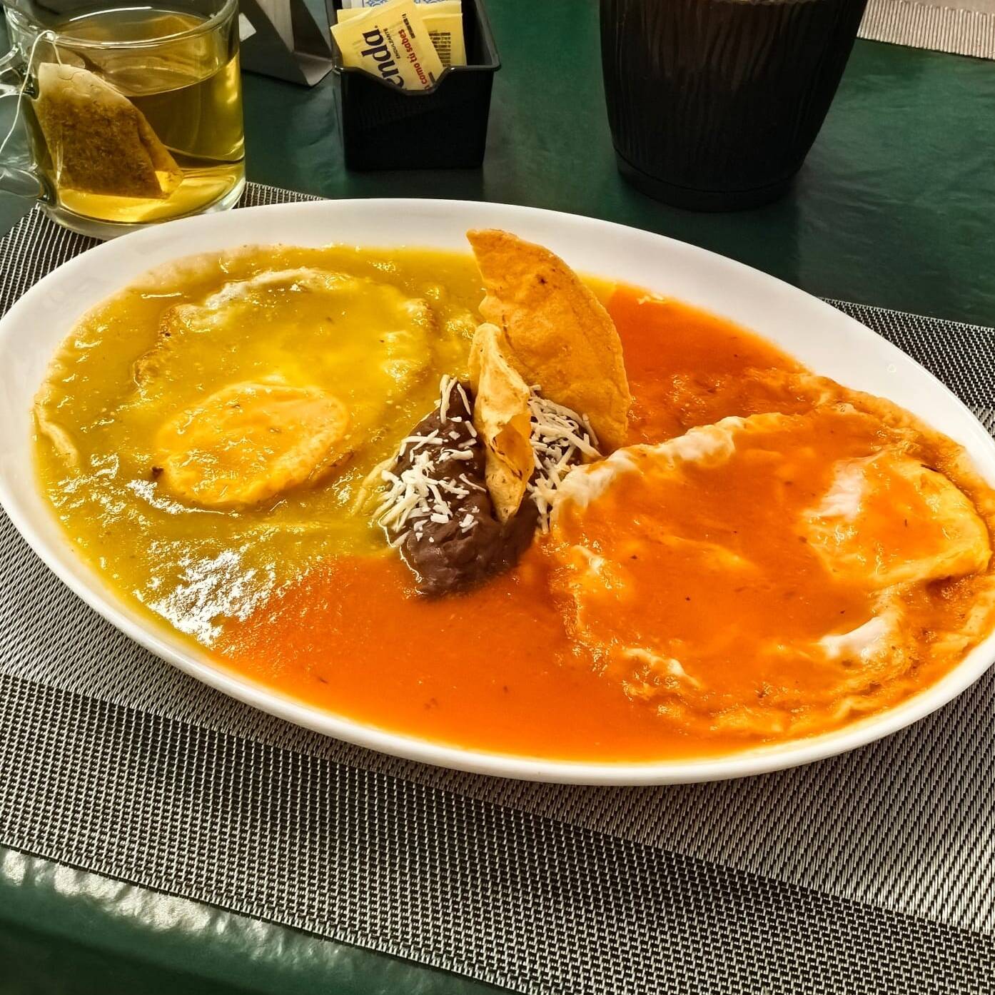 Huevos Divorciados