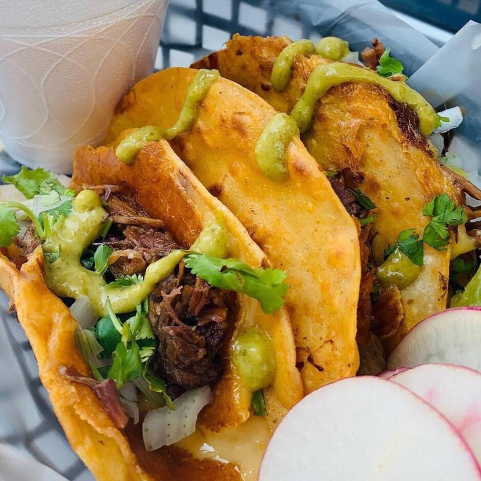 4 Tacos Sin Queso + 1/4 de Consomé + Coca Cola 355