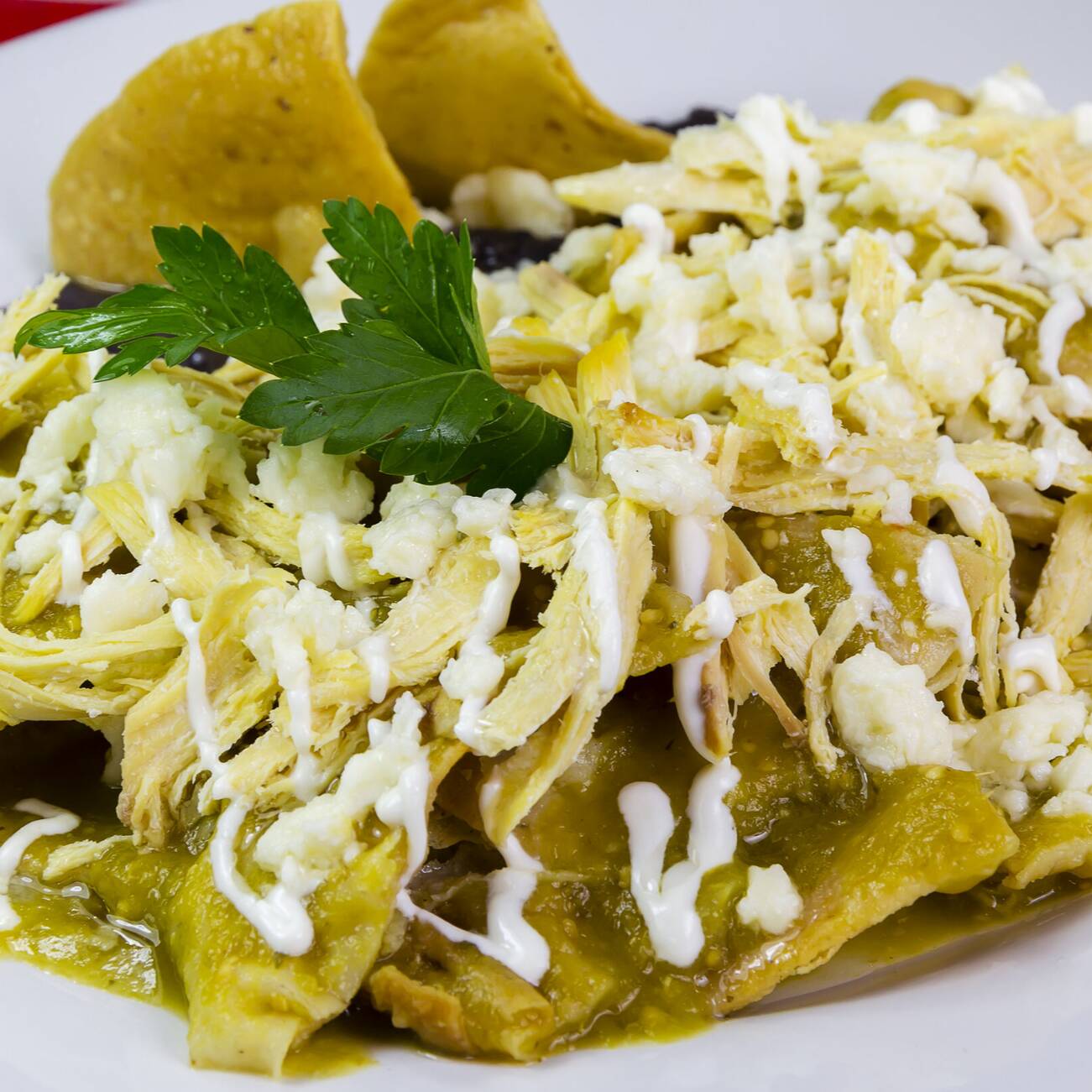 CHILAQUILES VERDES CON POLLO