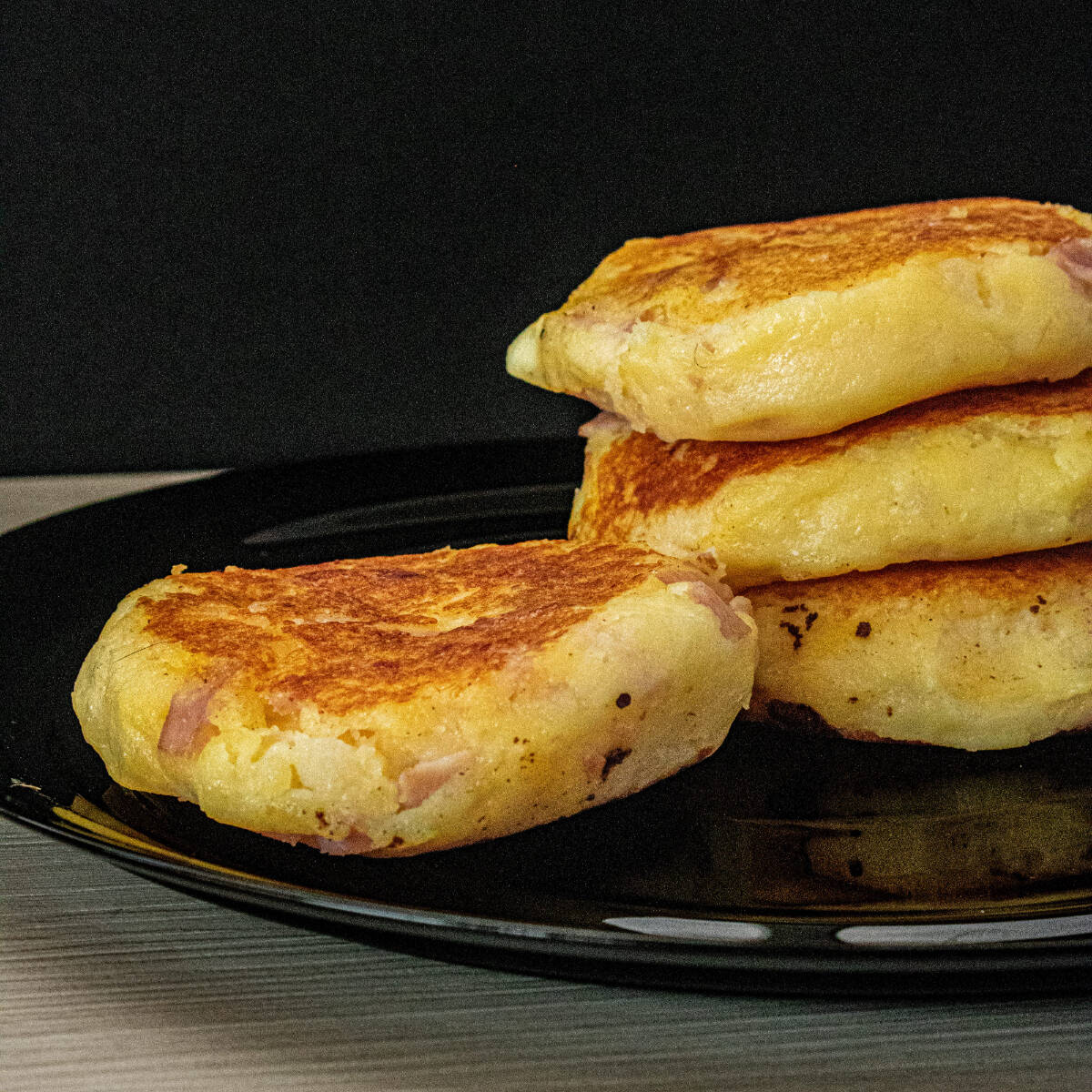 Arepas de Papa con Jamón y Queso