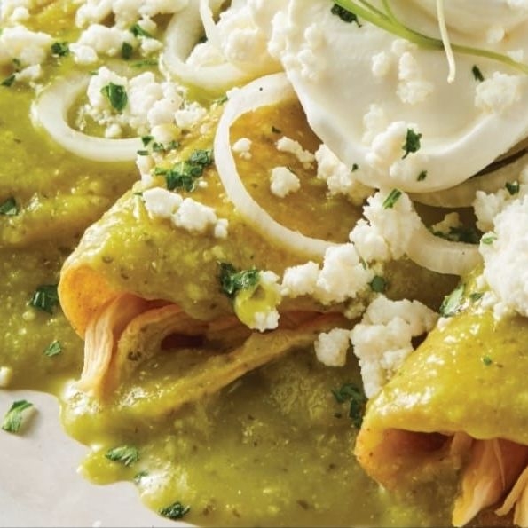 Chilaquiles verdes Con Chorizo SOLOS + POSTRE