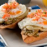Molletes con Huevos al Gusto