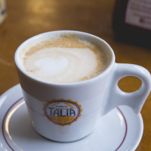 Sabor intenso do café harmonizado com a suavidade do leite, ideal para começar o Dia ou saborear a qualquer momento.