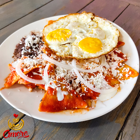 Chilaquiles Rojos con Huevo