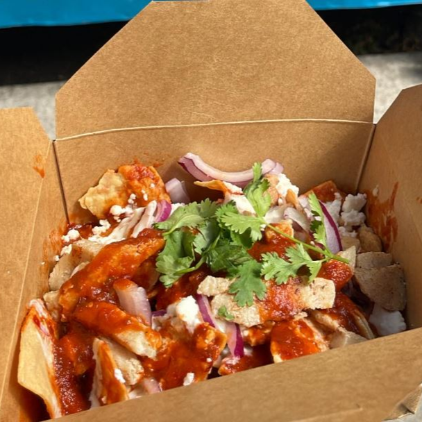 Chilaquiles Rojos Chicos con Pollo