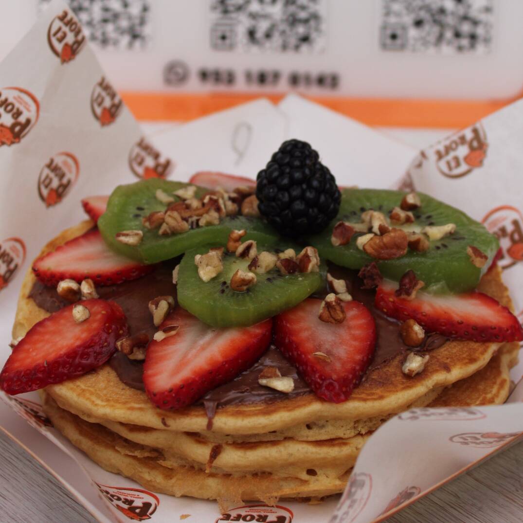Orden 3 Hotcakes Frutos Rojos + 1 Capuchino 12 Oz