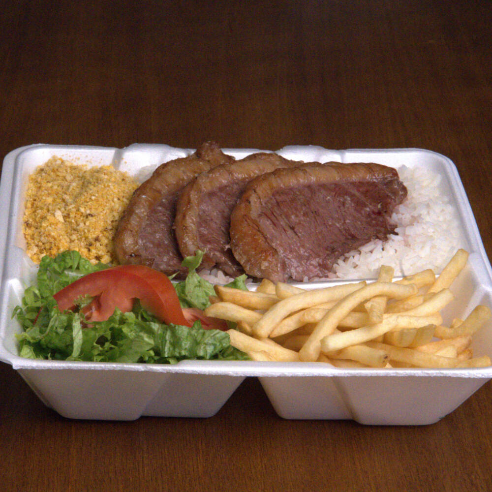 Três bifes de Picanha, Arroz soltinho, Feijão, Fritas, Farofa e Salada (tomate, alface e cebola) (800g)
