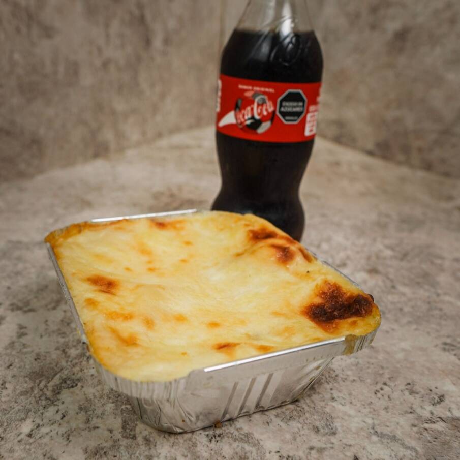 Combo Lasaña + Coca Cola.