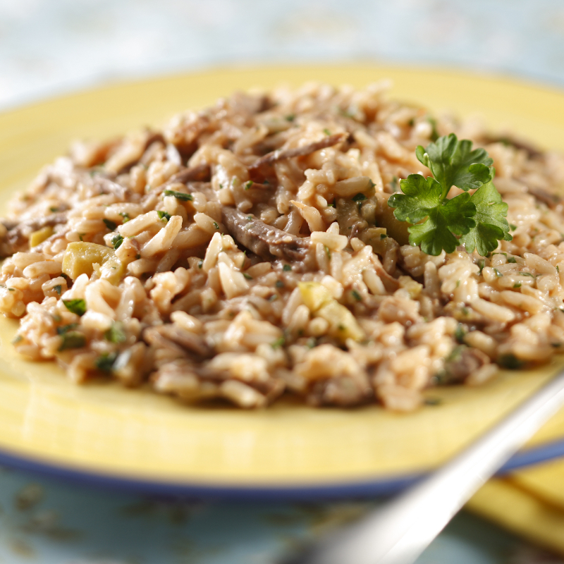 Suculento arroz temperado, cremoso e recheado de carne salteados na manteiga de garrafa. Individual 400g