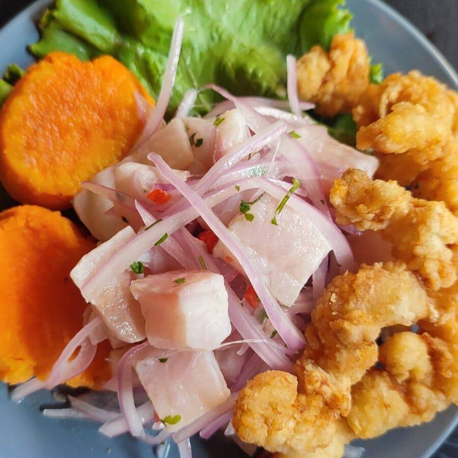Ceviche de Pescado y Chicharrón de Pescado