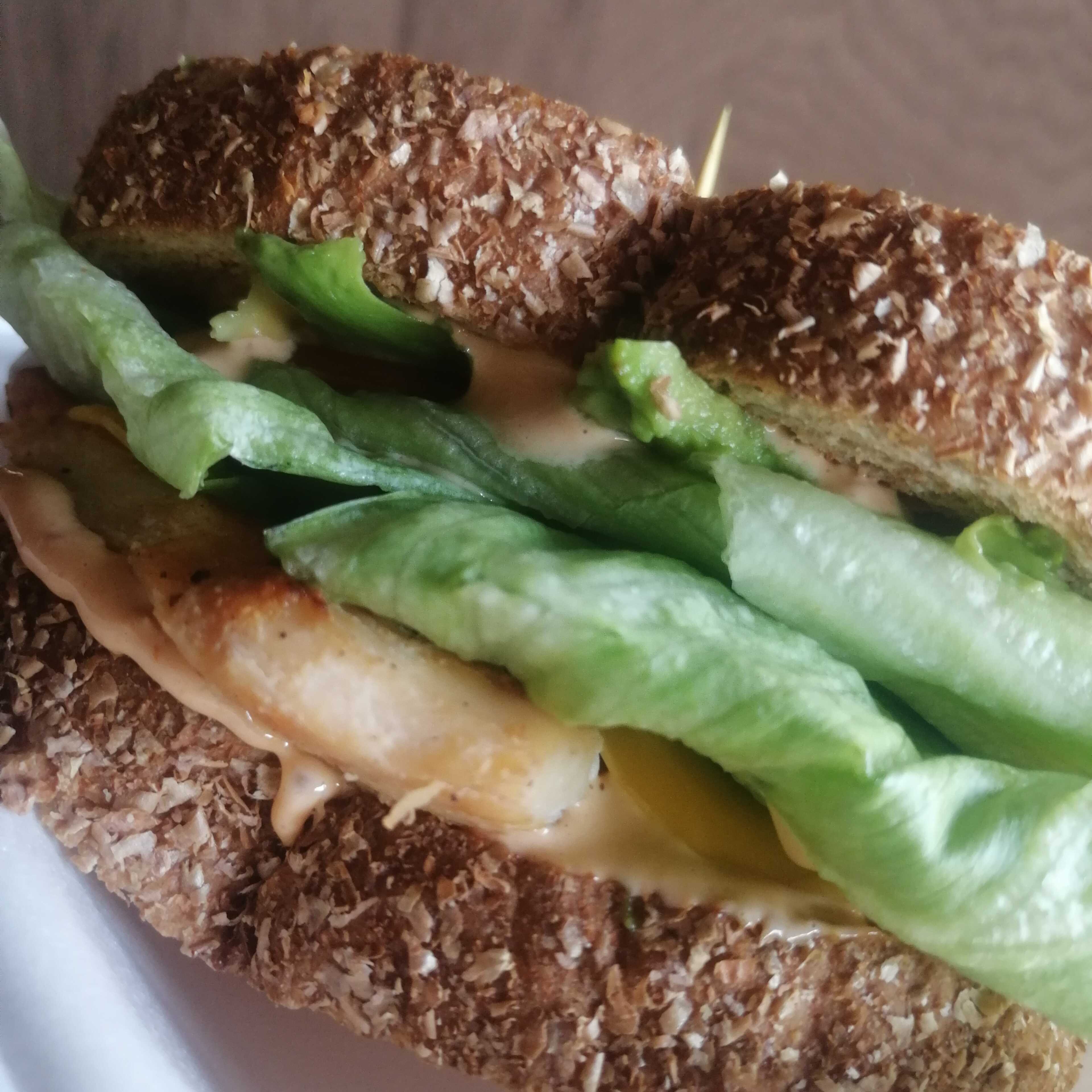 Combo 1 sandwich de pechuga y 1bebida