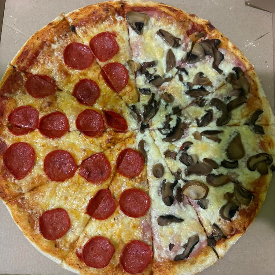 Mitad Champiñon Mitad Peperoni (Grande)