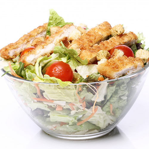 Mix de Alface Americana, Rúcula Limão, Tomate Cereja, Cenoura Ralada com Tiras de Filé de Frango Empanado Crocante finalizado com Delicioso Molho !!!
