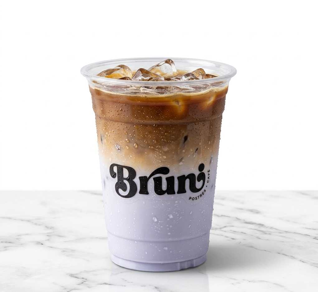 CAFÉ HELADO LAVANDA LATTE.