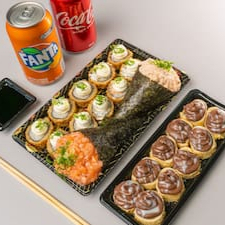 Acompanha: 2x Temakis com arroz de sua preferência. 1x Porção de Hot Roll (10 uni) 1x Porção de Hot Roll Banana com Creme de Avelã (10 uni)
