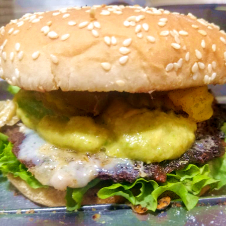 Jalapeño Burger con Papas a la Francesa