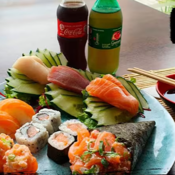 Delicie-se com nosso 'Almoço - 2', uma opção perfeita para os amantes da culinária japonesa. Inclui um delicioso Temaki de sua escolha, seis suculentos Sashimis de Salmão, dois Jhous de Salmão fresco e requintado, dois Uramakis de Salmão e dois Hossomakis de Salmão, todos preparados com maestria e carinho pela nossa equipe. Por favor, note que não realizamos alterações neste prato. Para aprimorar sua experiência, o prato é acompanhado por um par de hashis, dois sachês de shoyu para realçar o sabor e dois de tarê para um toque adocicado. Uma refeição completa para satisfazer seus desejos!