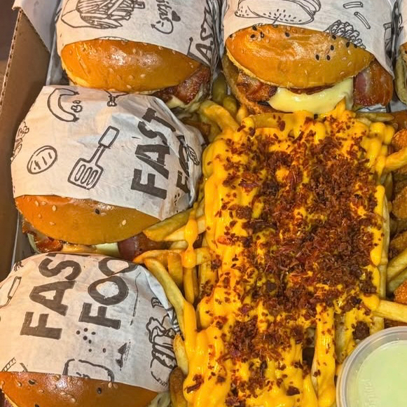 4 carnes artesanal carne picanha 120gm queijo polegno cebola caramelizada verduras completo maionese caseira